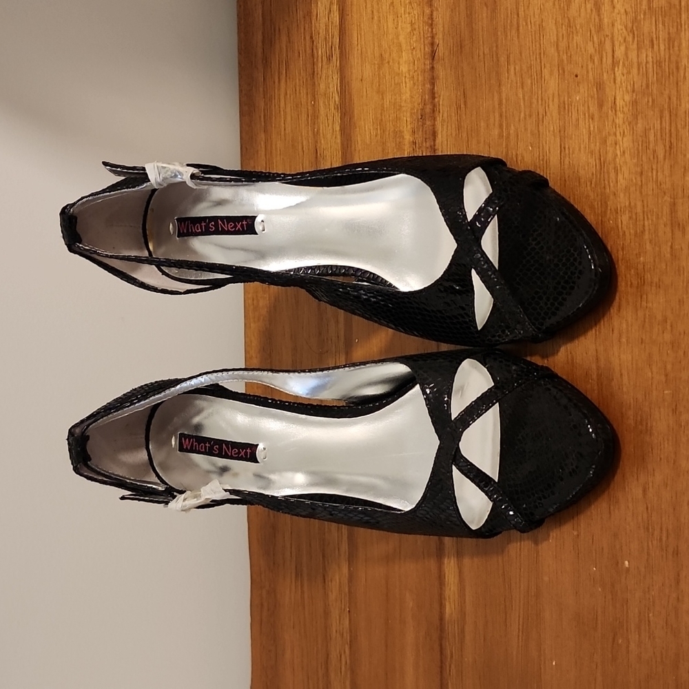 NEW! 9.5 Black heels